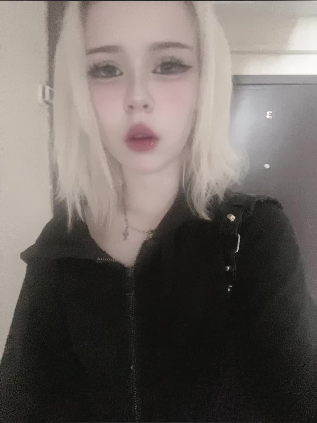 @малолетняя