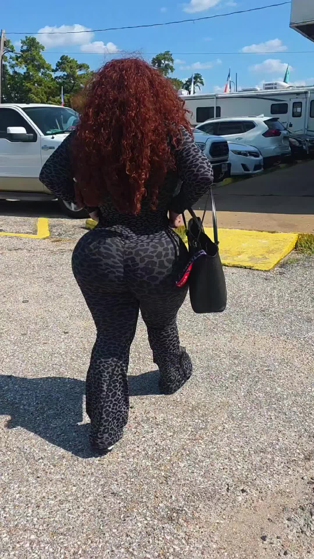 @yeslygomez