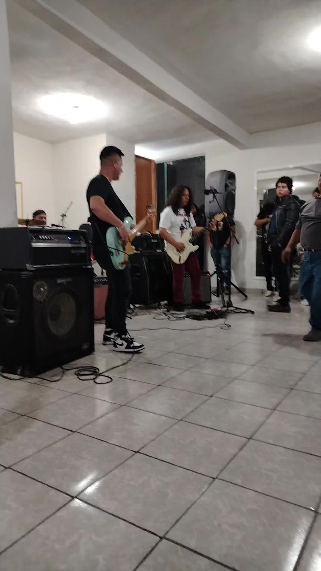 @Brebaje Extraño