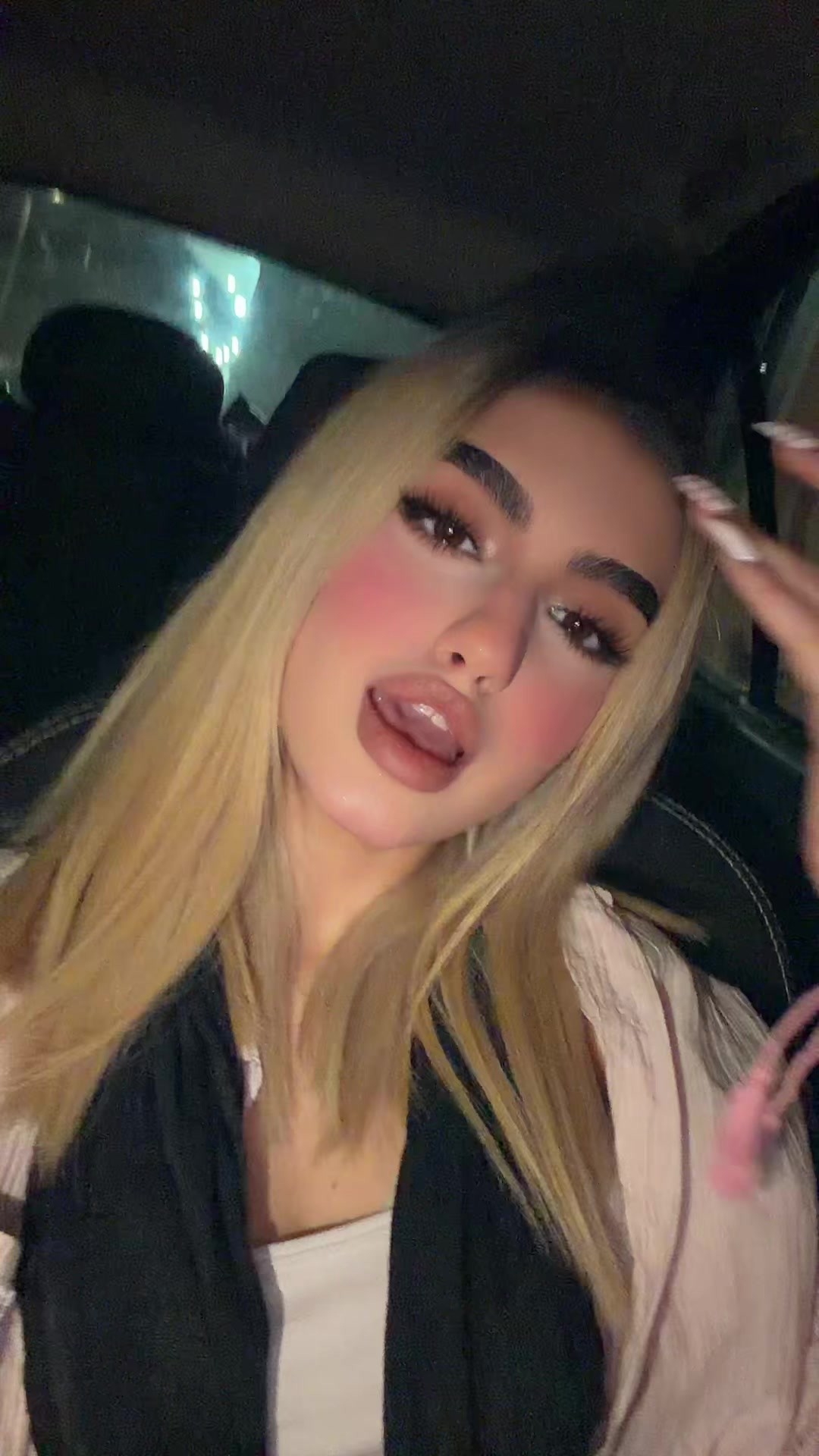 @elenahmadi1