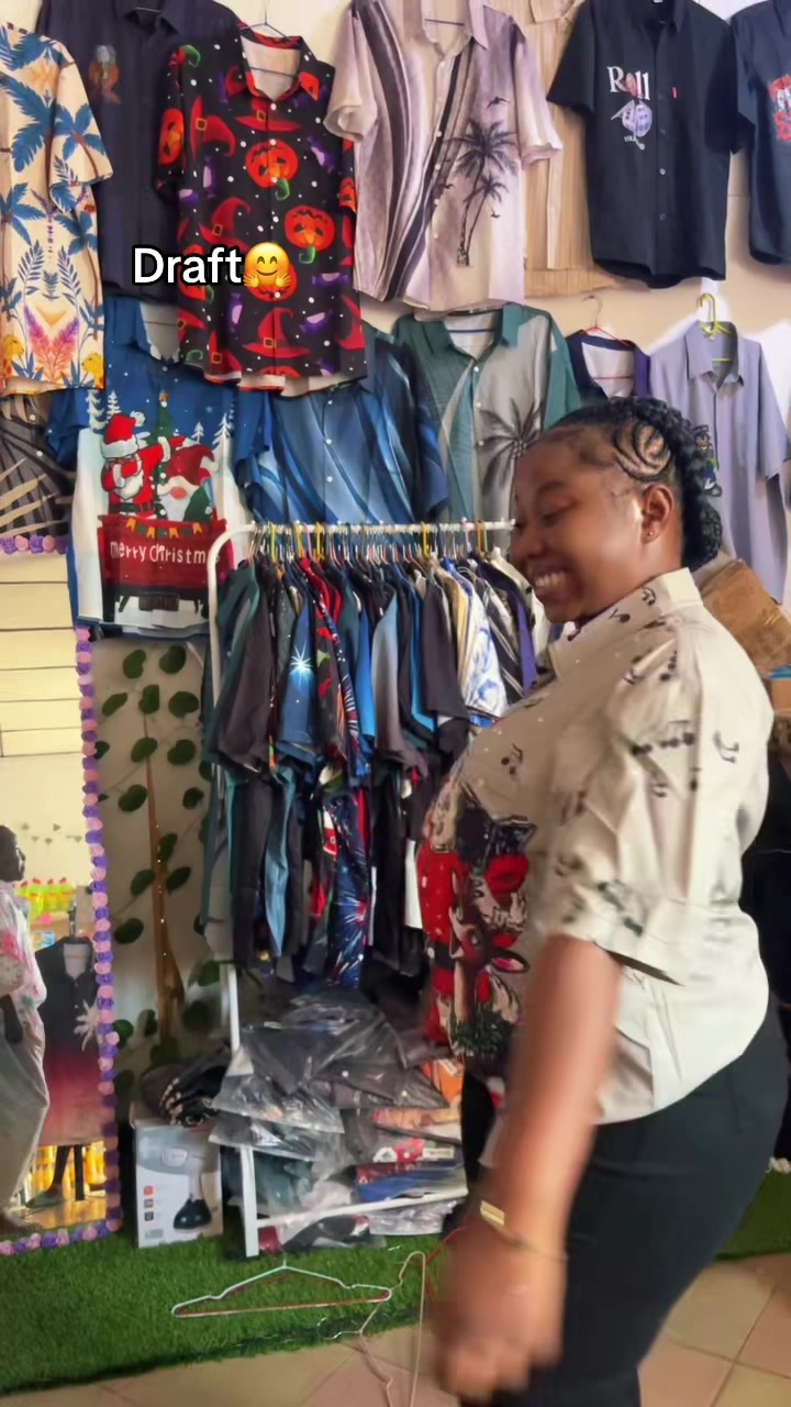 @Shivi's Vintage GlowCos.🛍️🌸