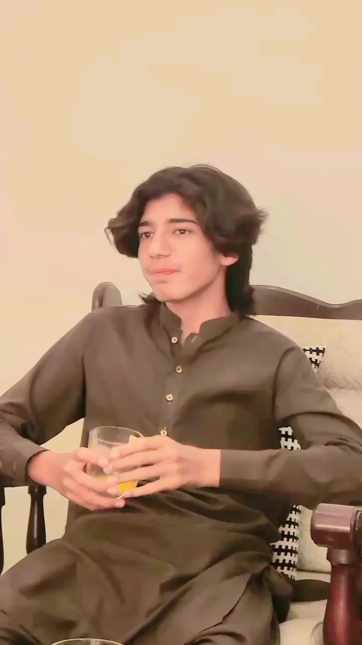 @SyEd AwAiS sHaH 🥂