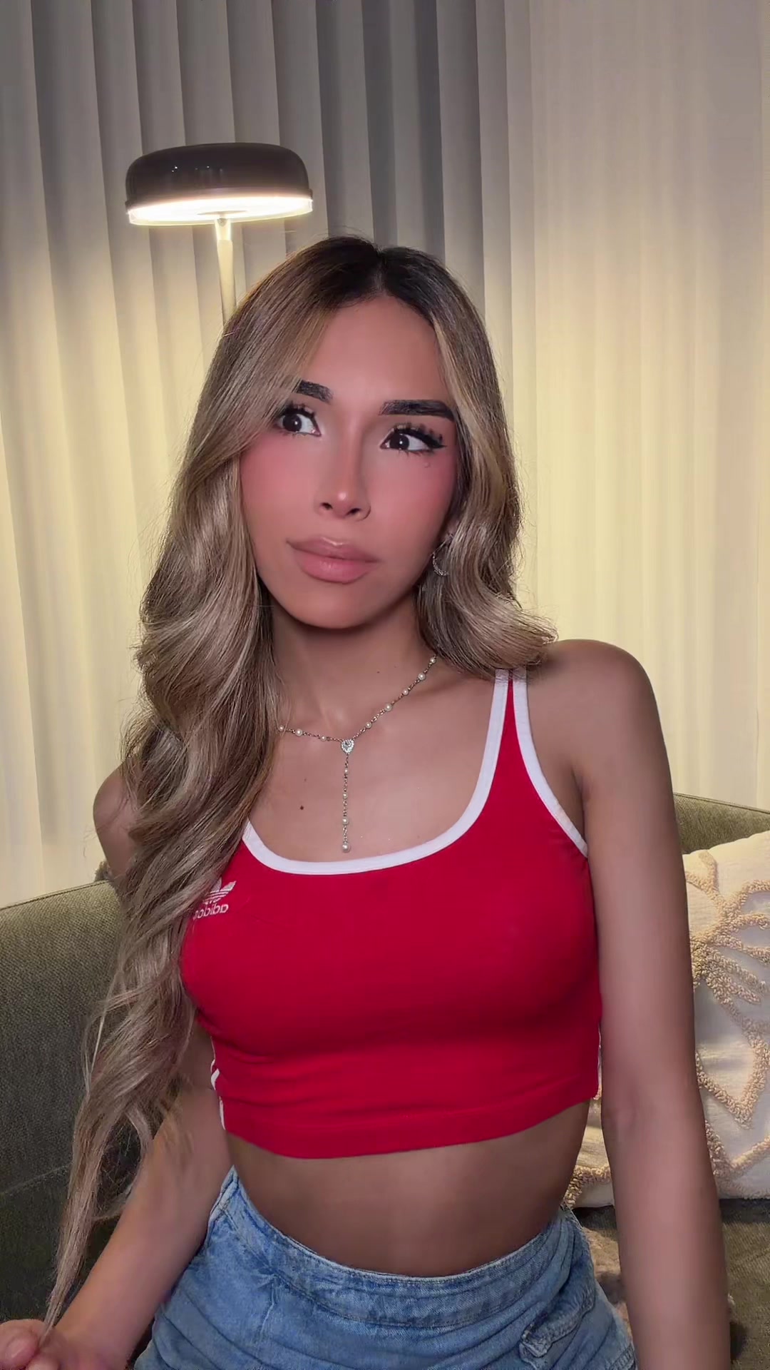 @leilacannno