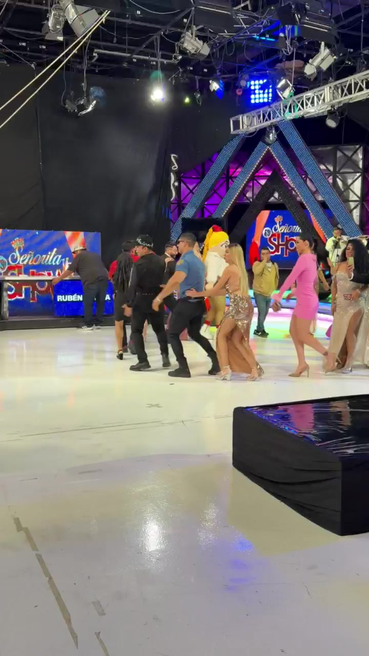 @LION G&Oacute;MEZ 👮🏻&zwj;♂️EL POLISEXY