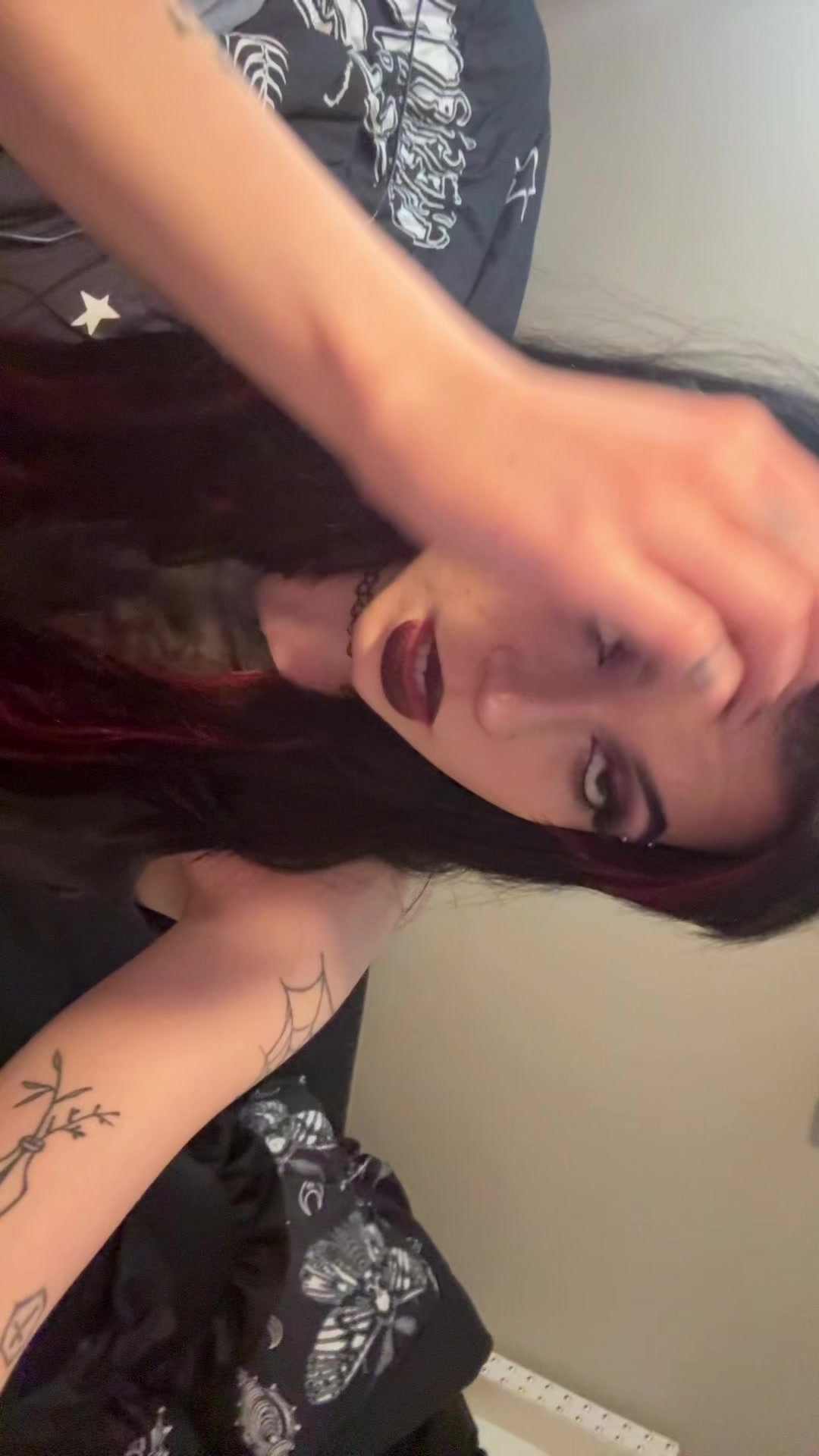 @:3