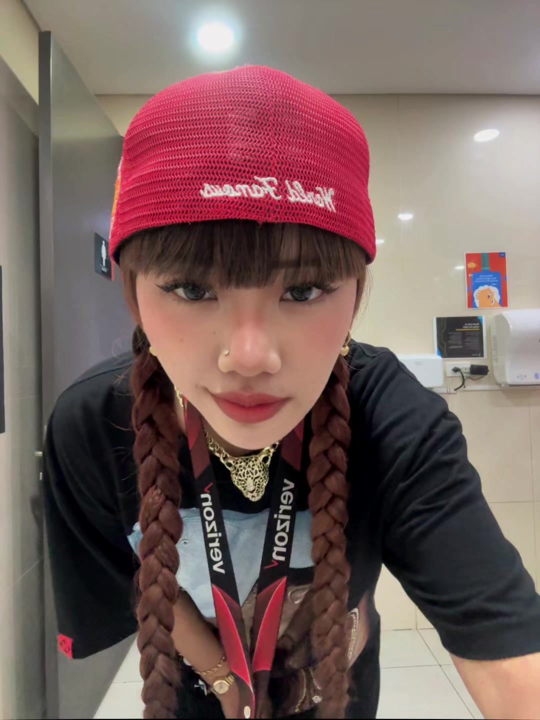 @Khlooeee