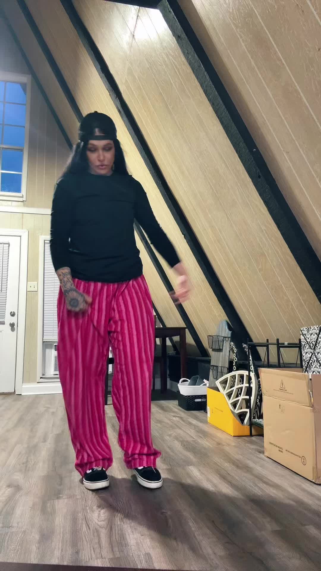 @brutalbritt 🖤🍒🎱📟🩶