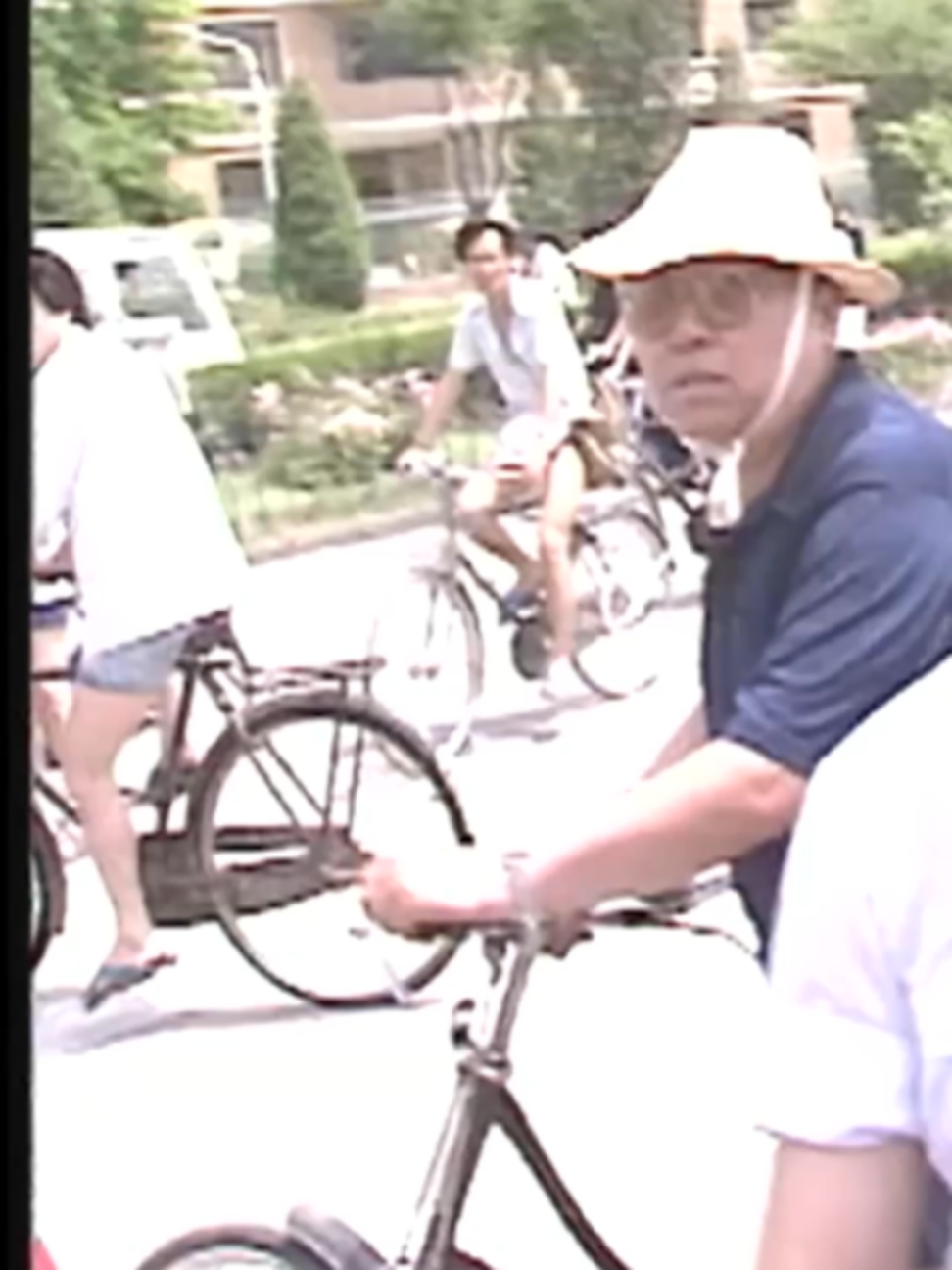 @记者易速利
