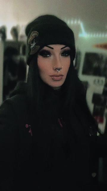 @𝕶𝖆𝖗𝖑𝖞🥀✨🖤