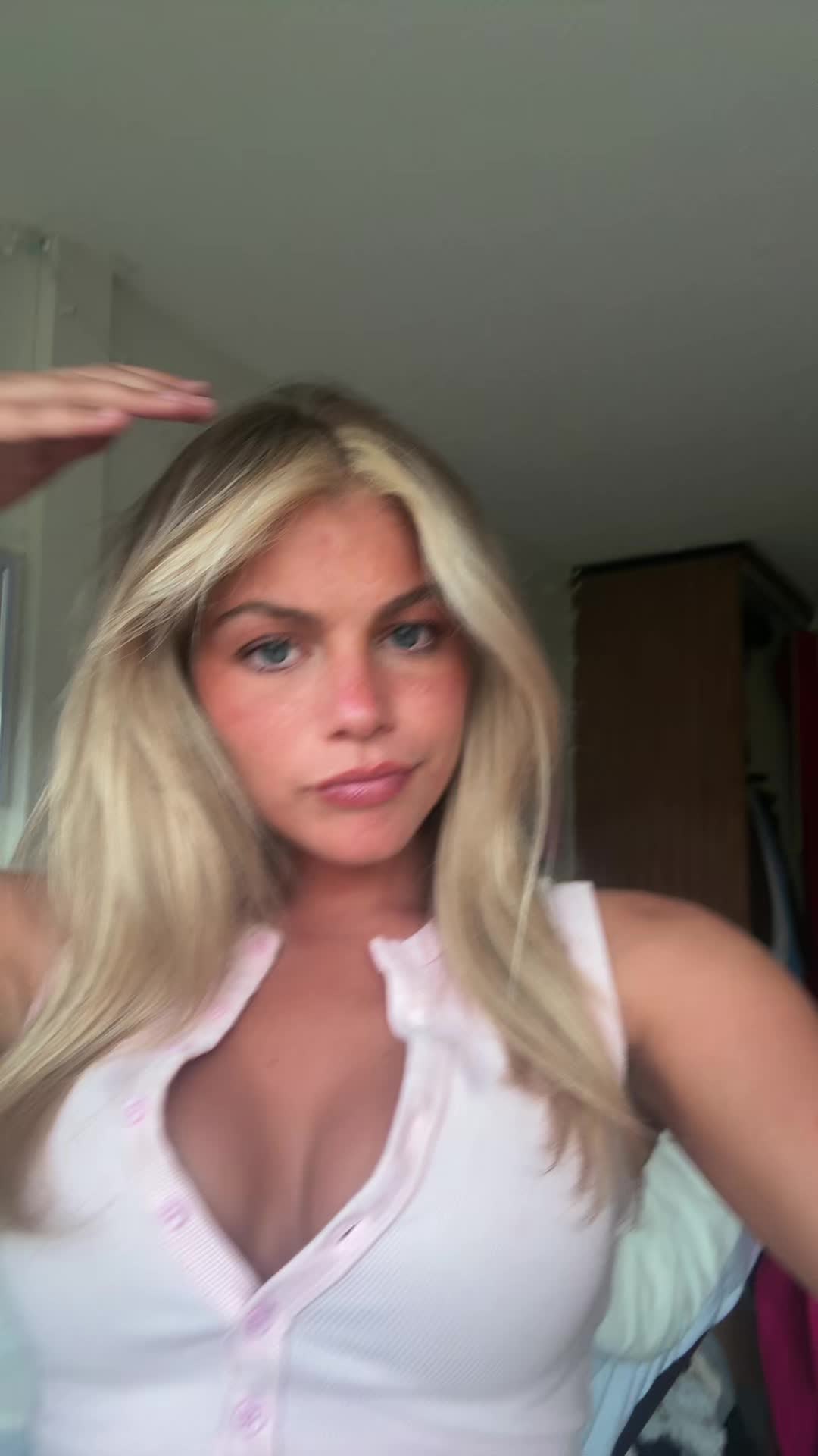 @katiekeanie