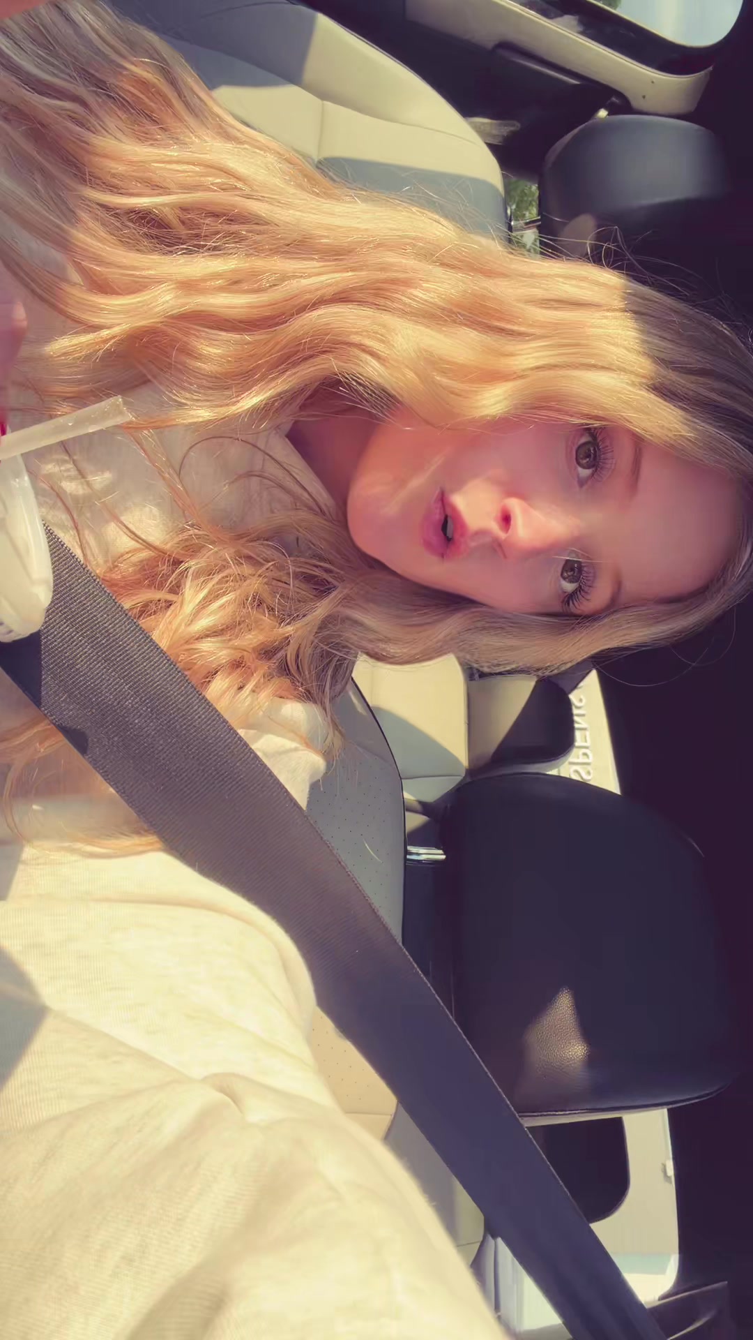 @foxanne