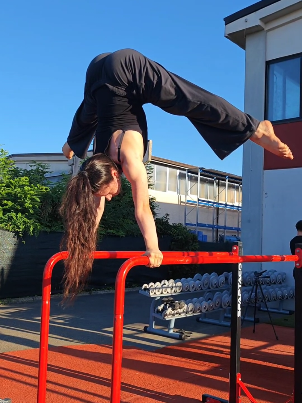 @acrobatic___