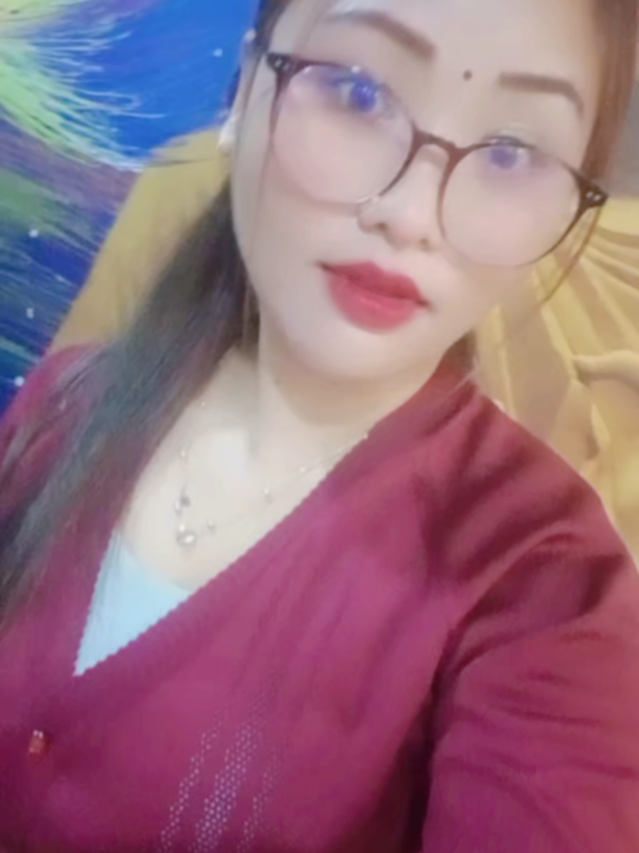 @laxmi..saru magar❣️☺️💐