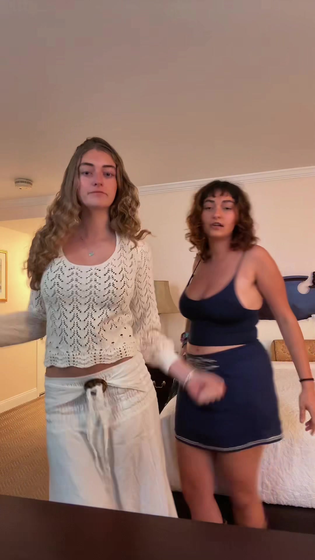 @Ella