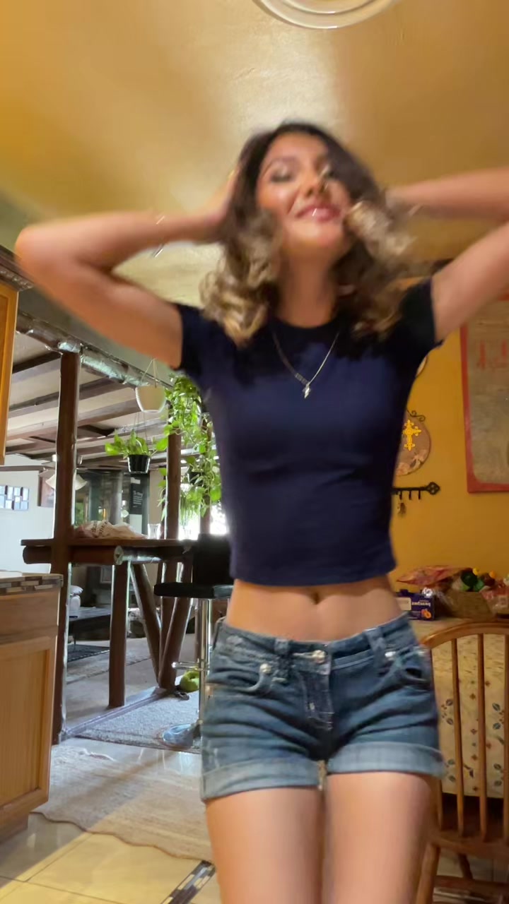 @𝓂𝒾𝒶 🍌