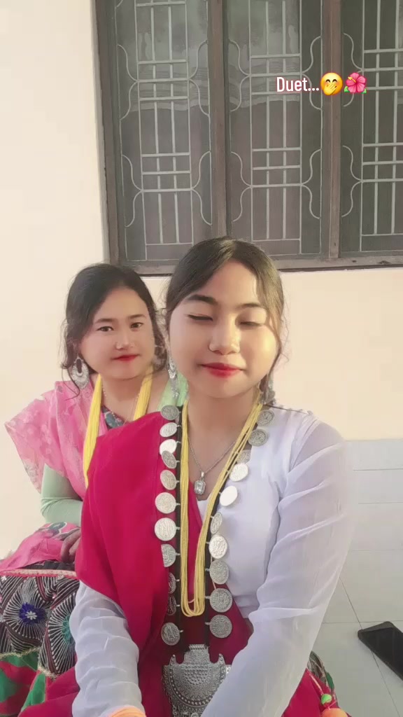 @🐼🦋Aakriti...😊😫🖤