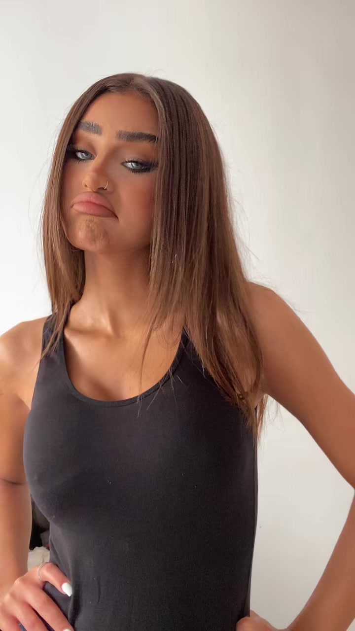 @hellenaslh
