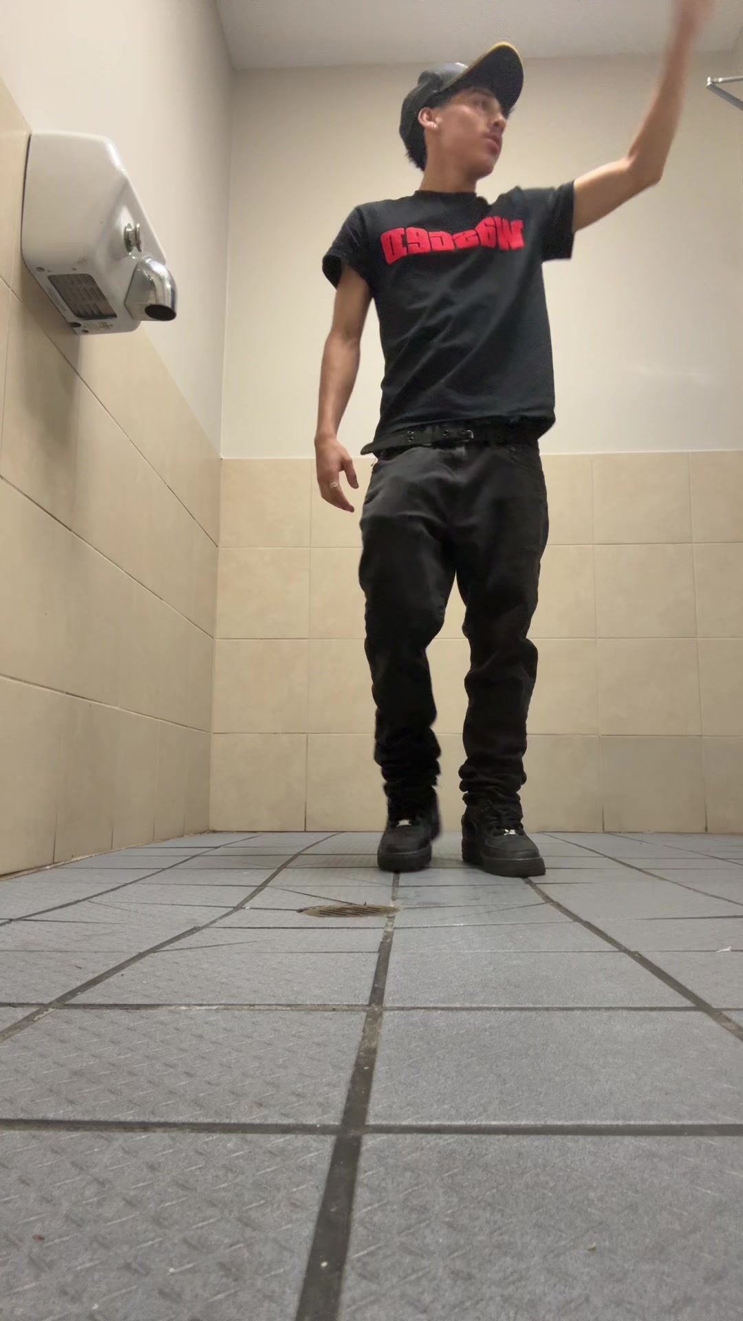 @⃟