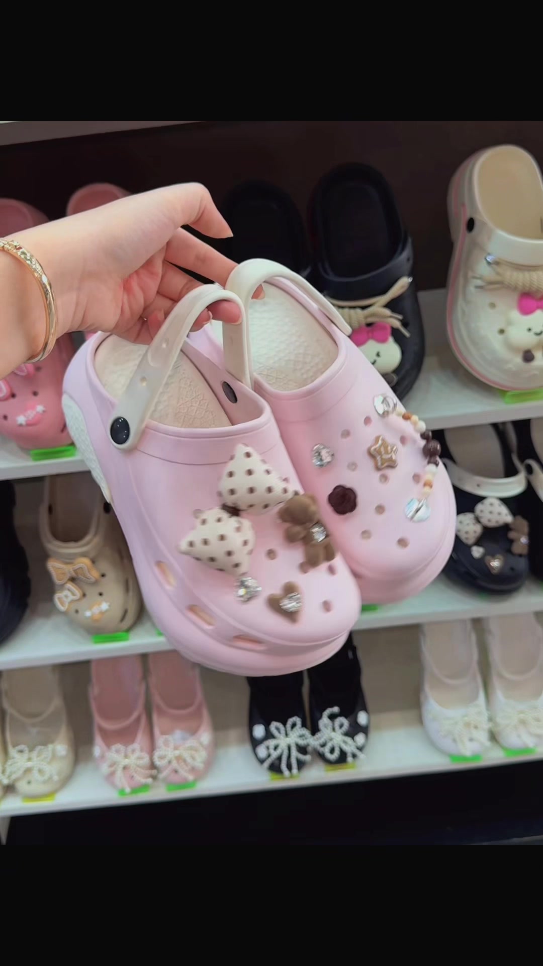 @Cherry Shoe Store