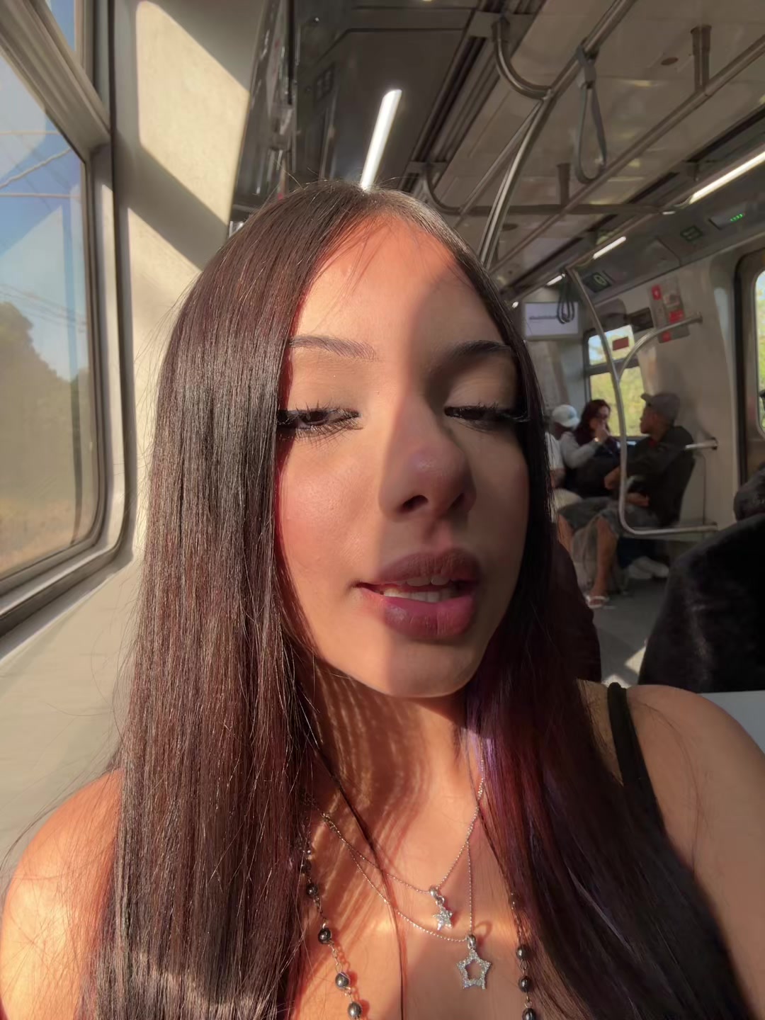 @🧛🏼&zwj;♀️🦇