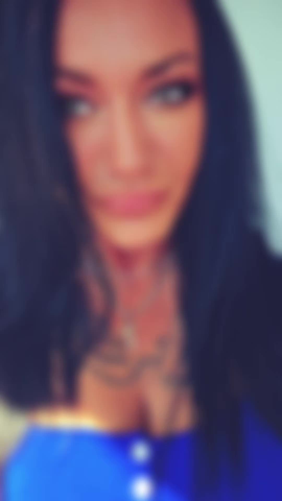 @hollykunterbunt