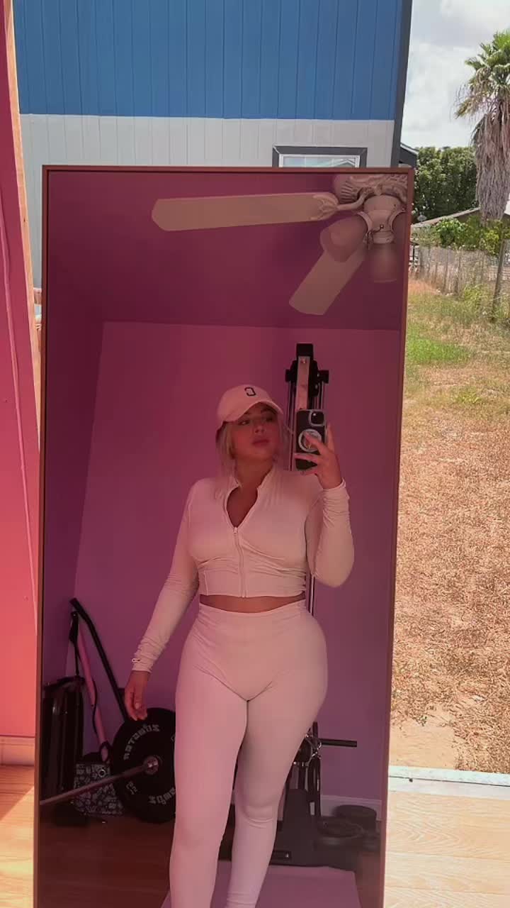 @ItsClara E