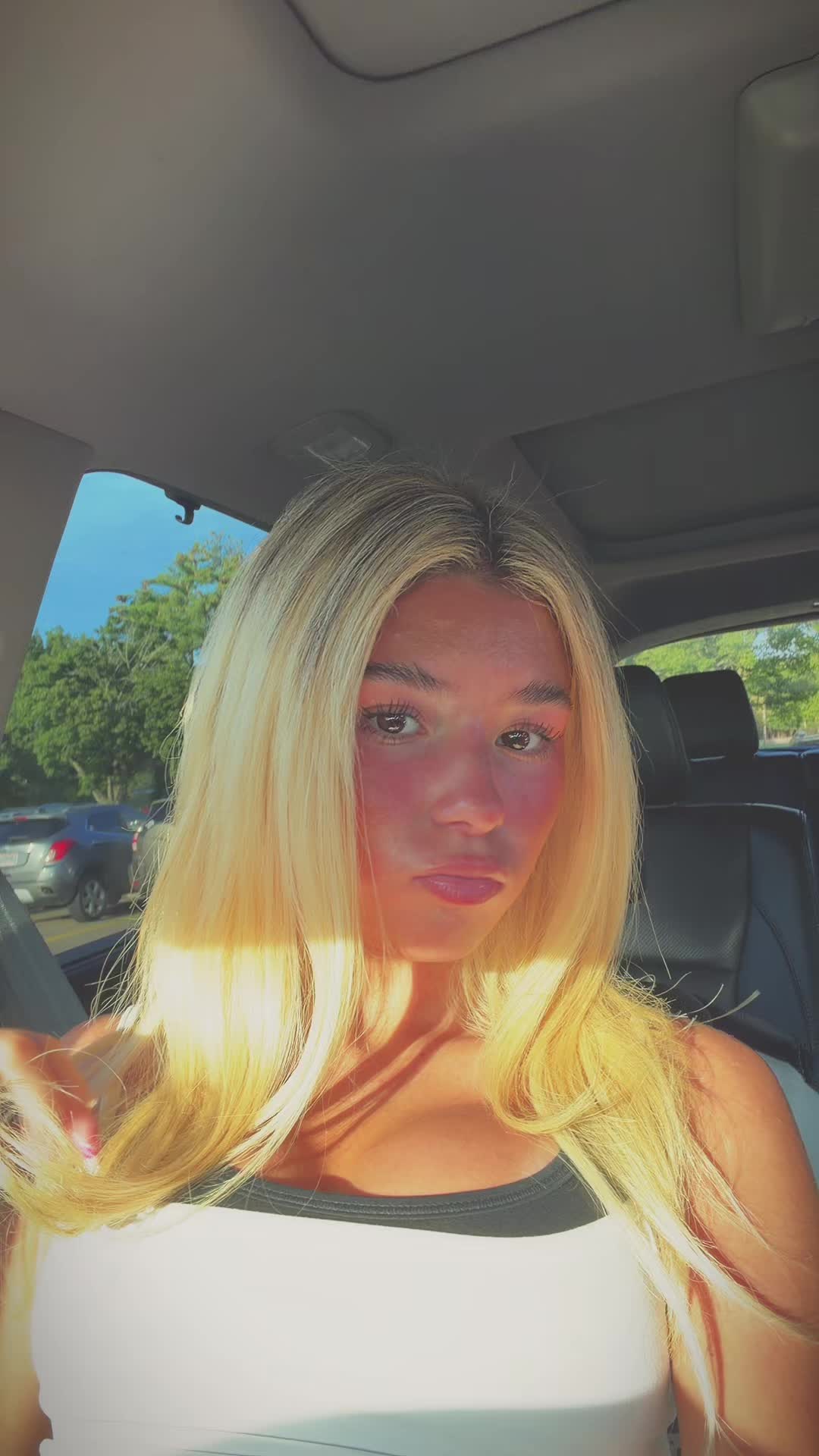 @blonde.dinasour