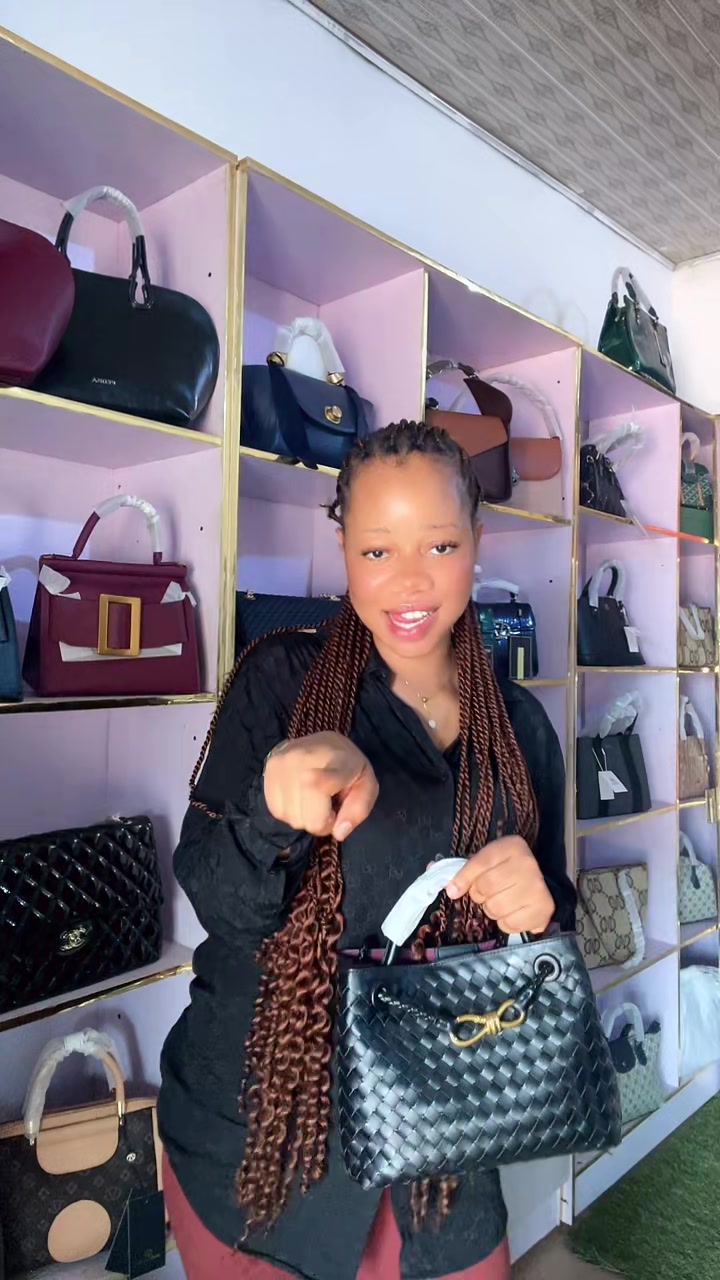@OWERRI BAG VENDOR (VC)