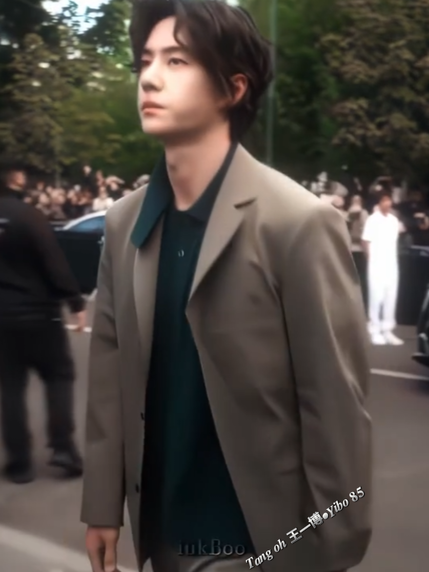 @𝑻𝑨𝑵𝑮 𝑶𝑯 王一博•𝒀𝑰𝑩𝑶𝟖𝟓