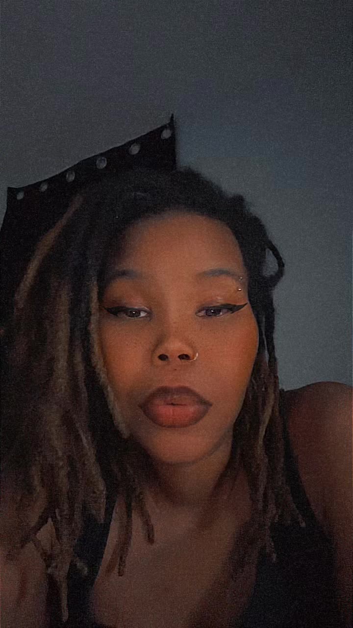 @qweeniqueen1