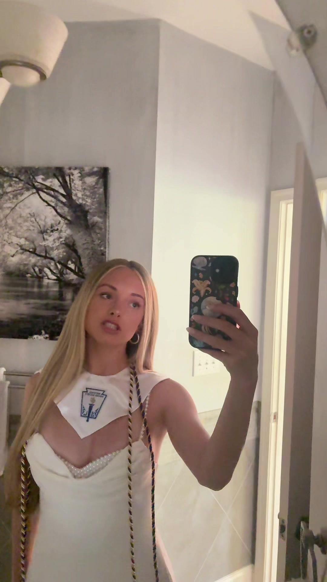 @bellahuttner