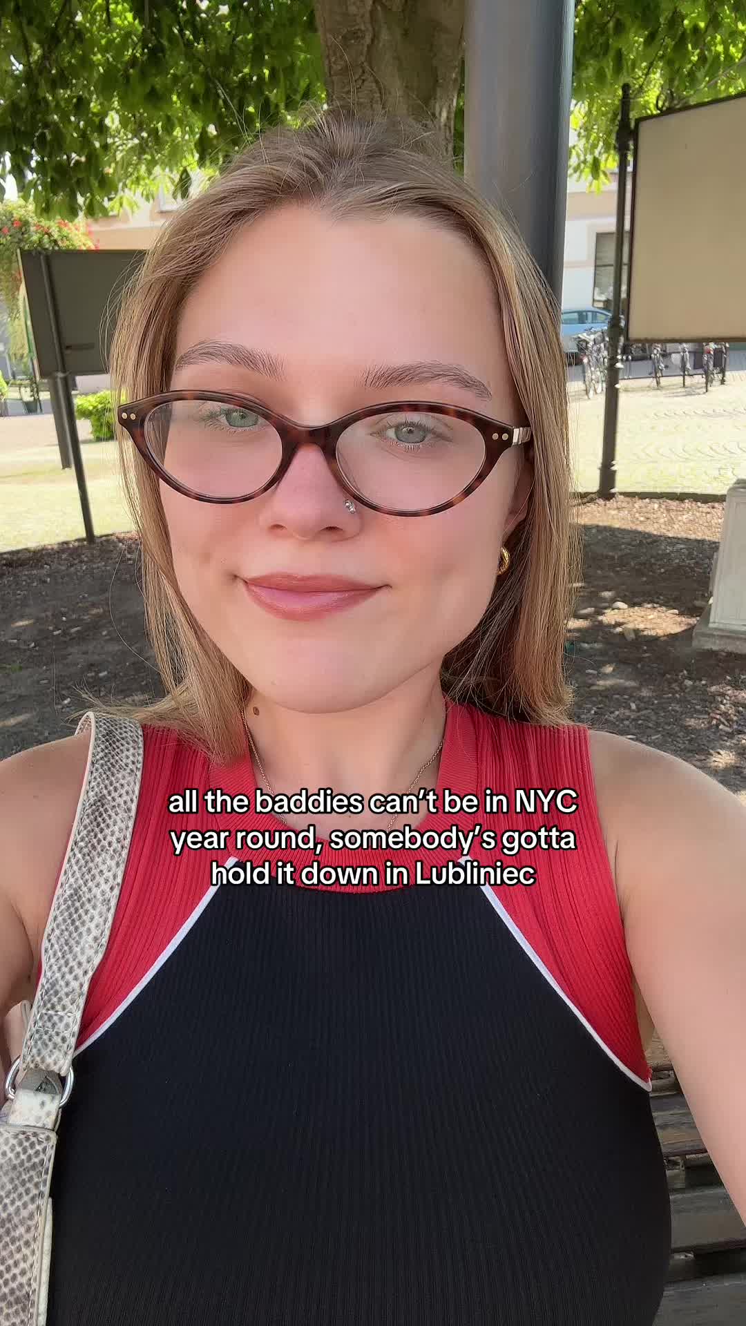 @leavesloneczkoalone