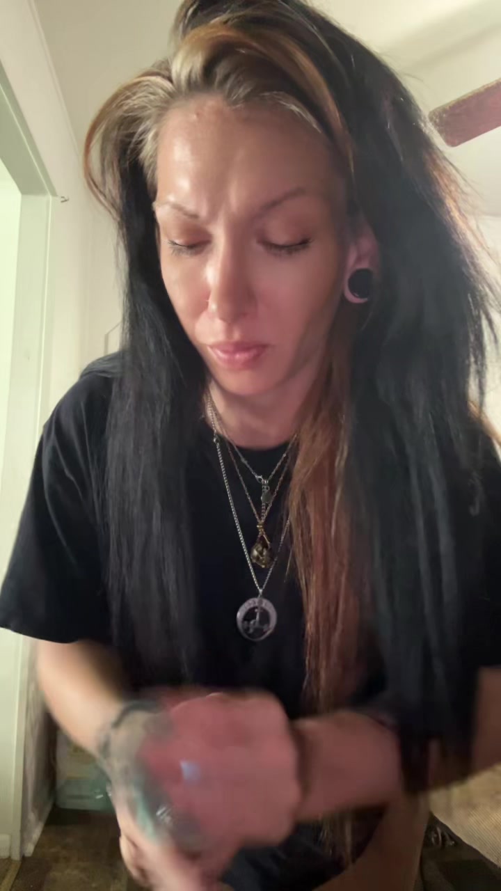@little_miss_sm0kesal0t