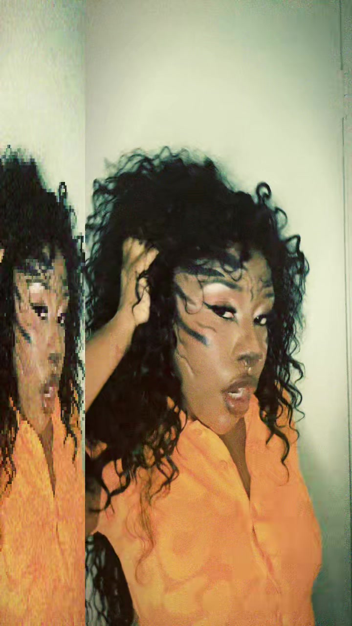 @💜𝙴𝚜𝚜𝚎𝚗𝚌𝚎💜
