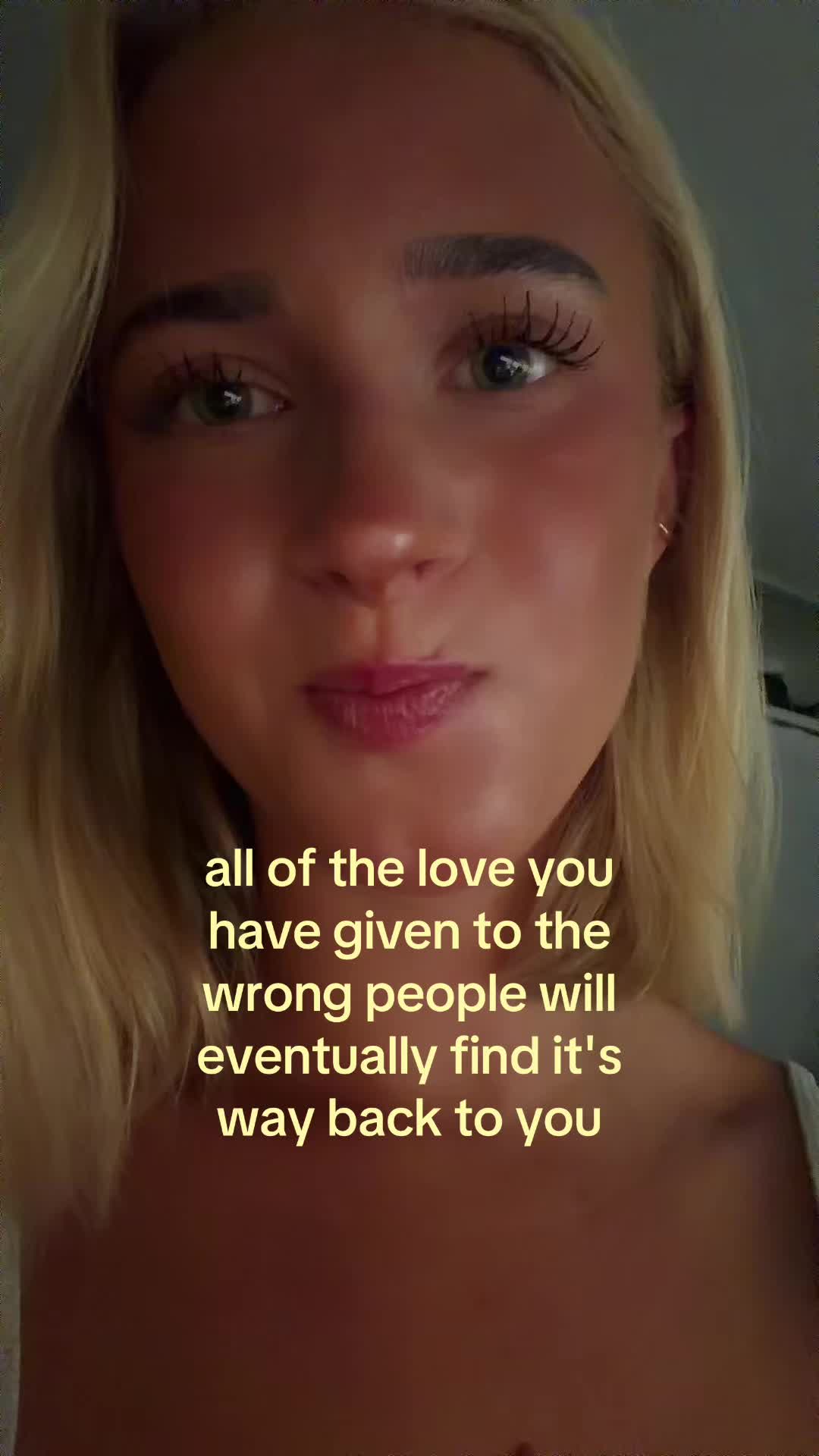 @theelliebarker