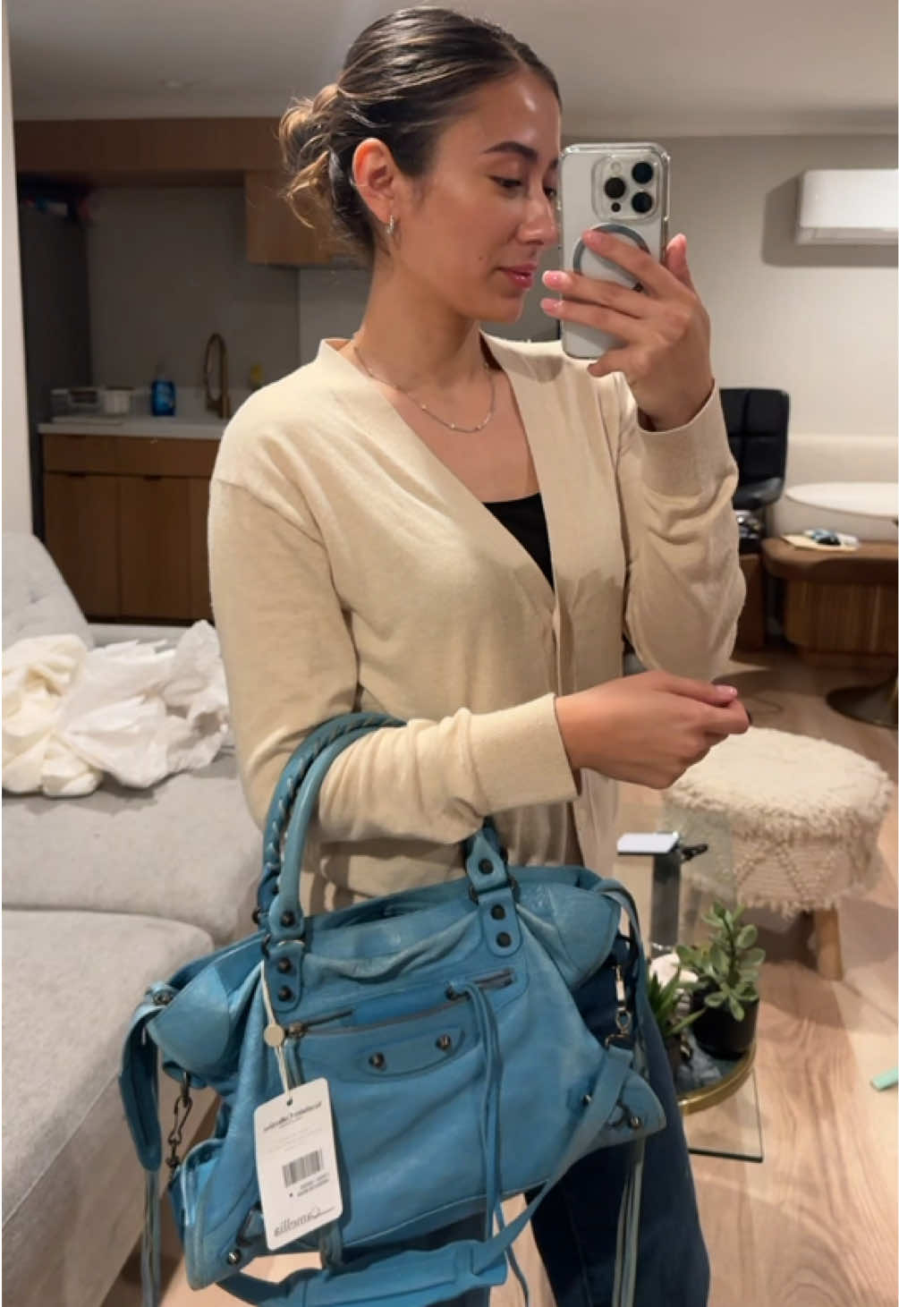 @Bella