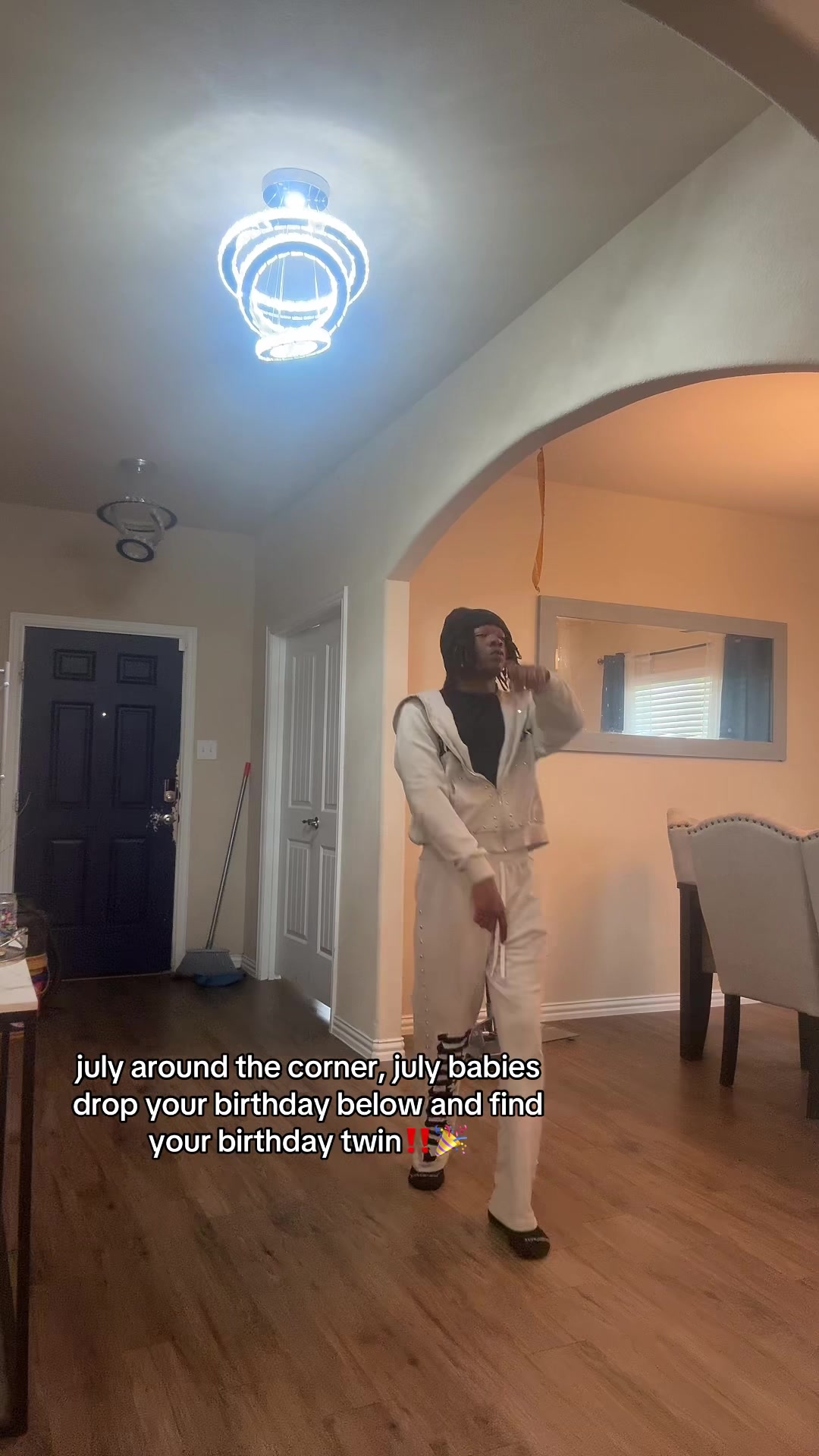 @👑