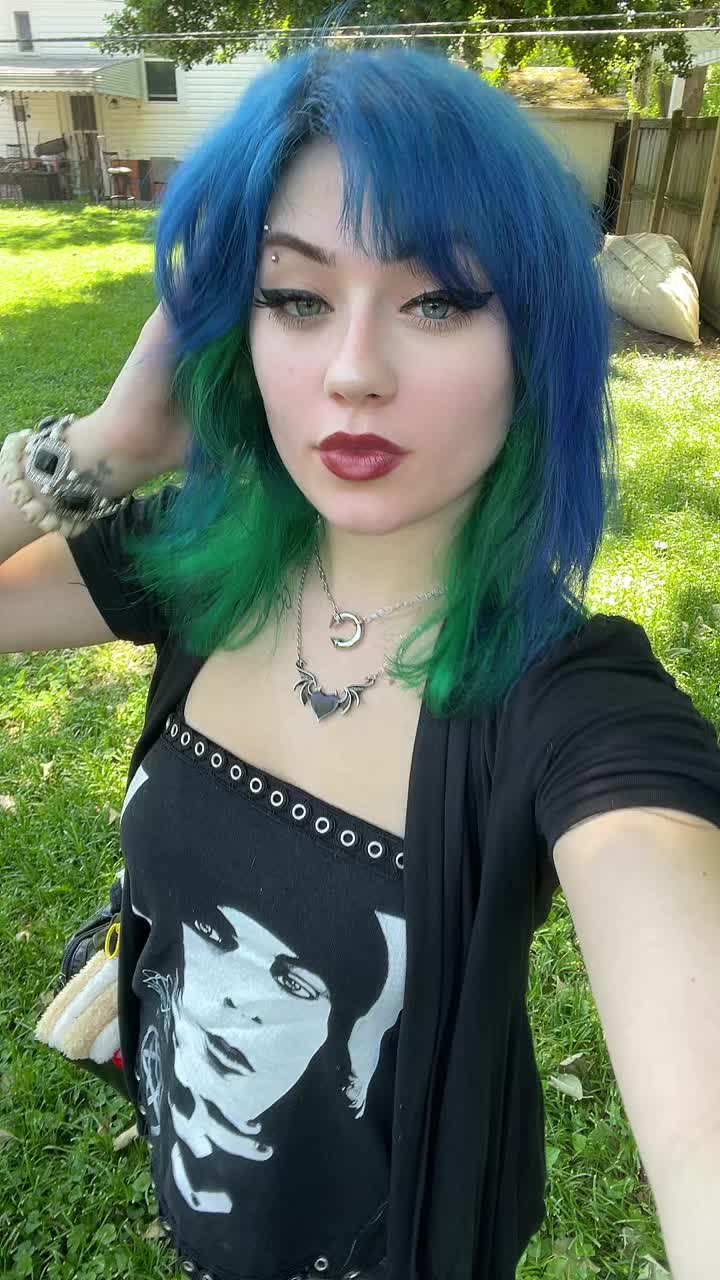 @Sarah jean 🖤