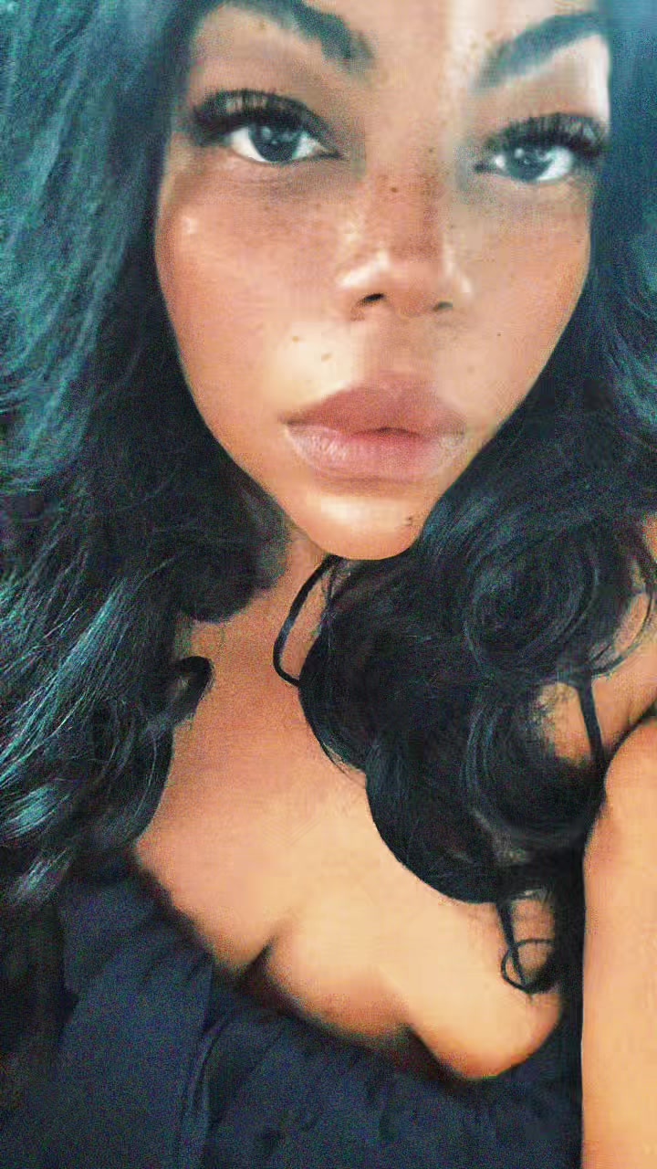 @iamellesully