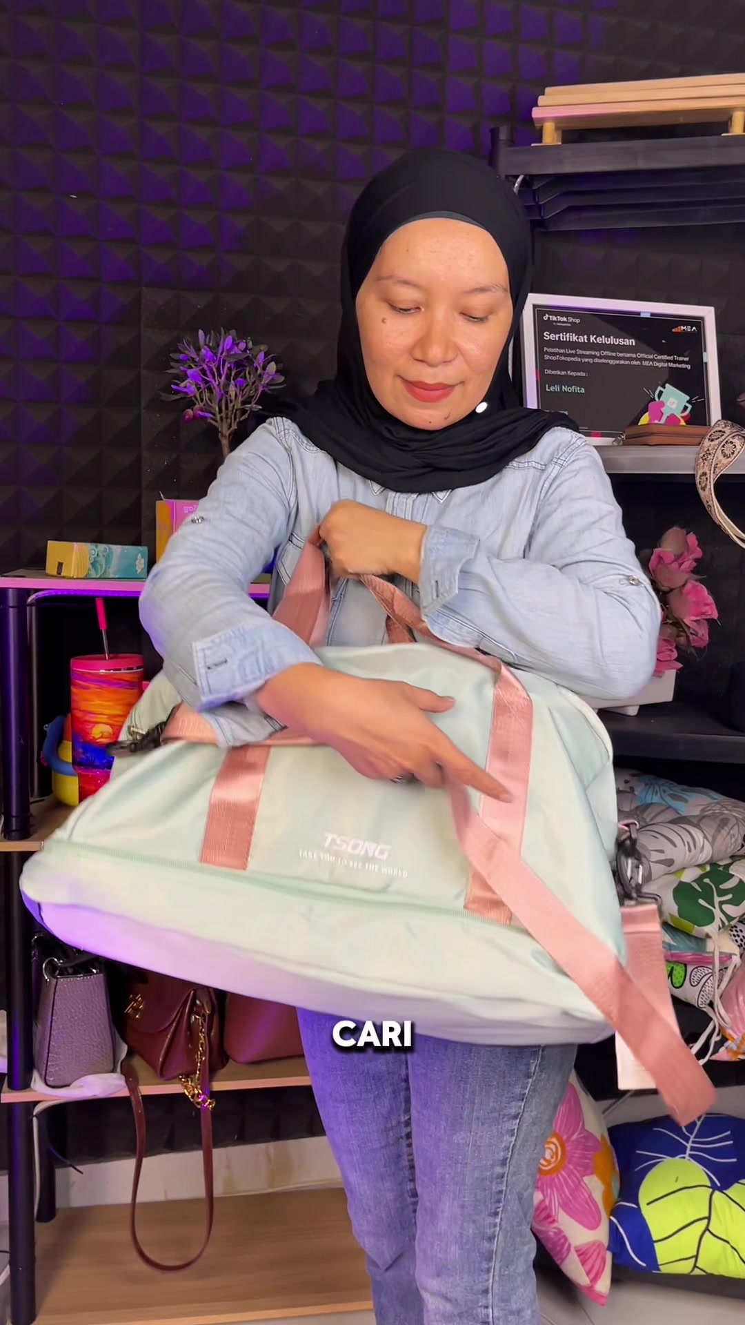 @LELI si paling TAS dan SANDAL