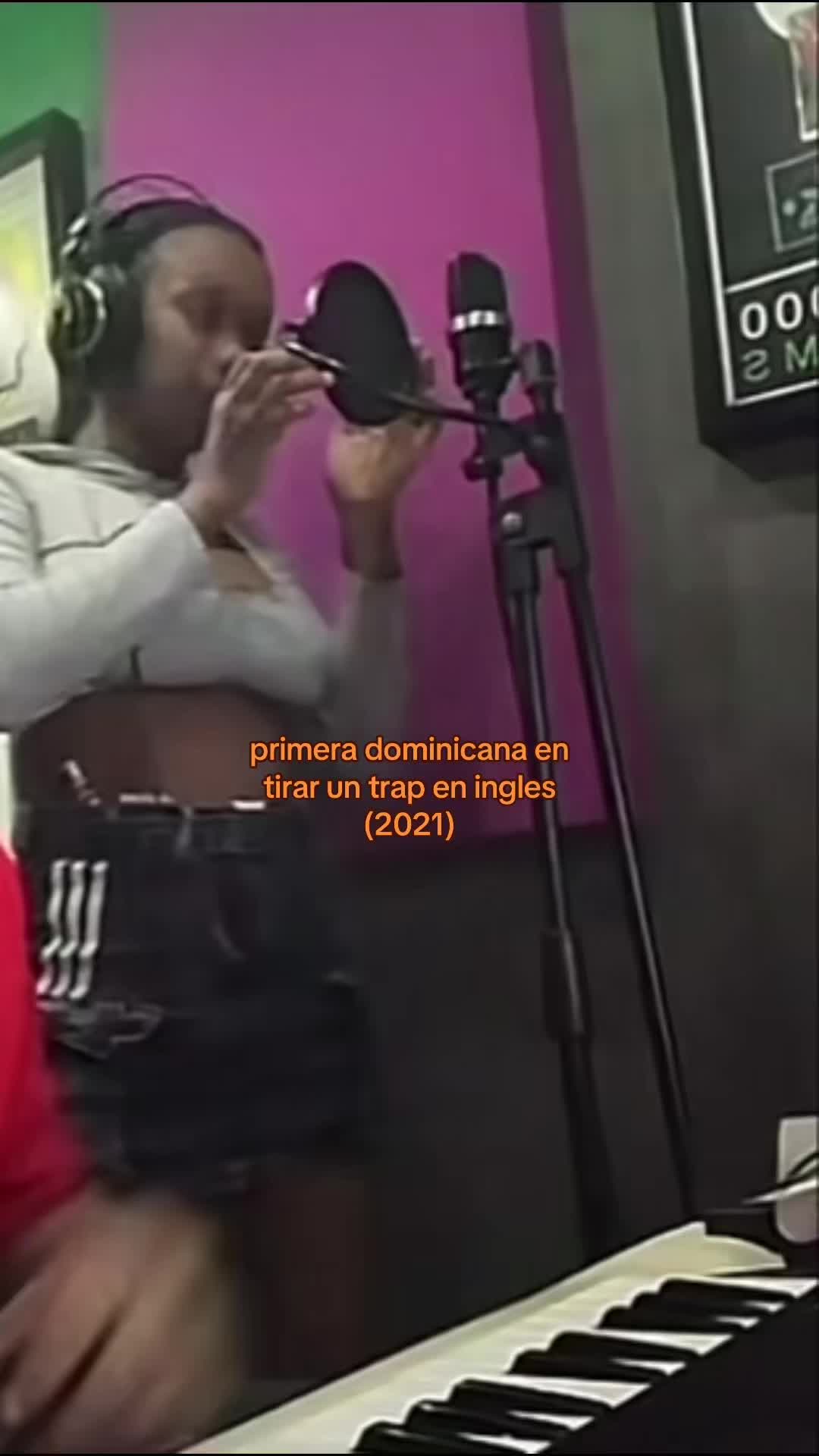 @⃟