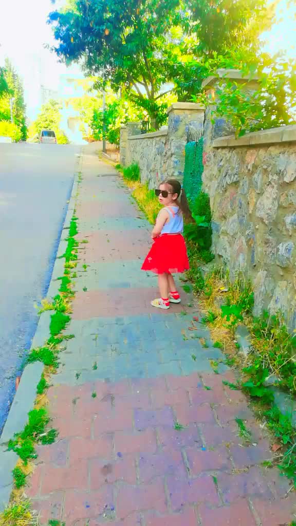 @😘çağla😘cemre👩👧