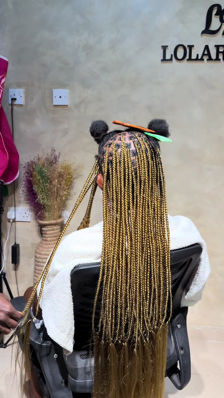 @LRB | Hairstylist in Surulere
