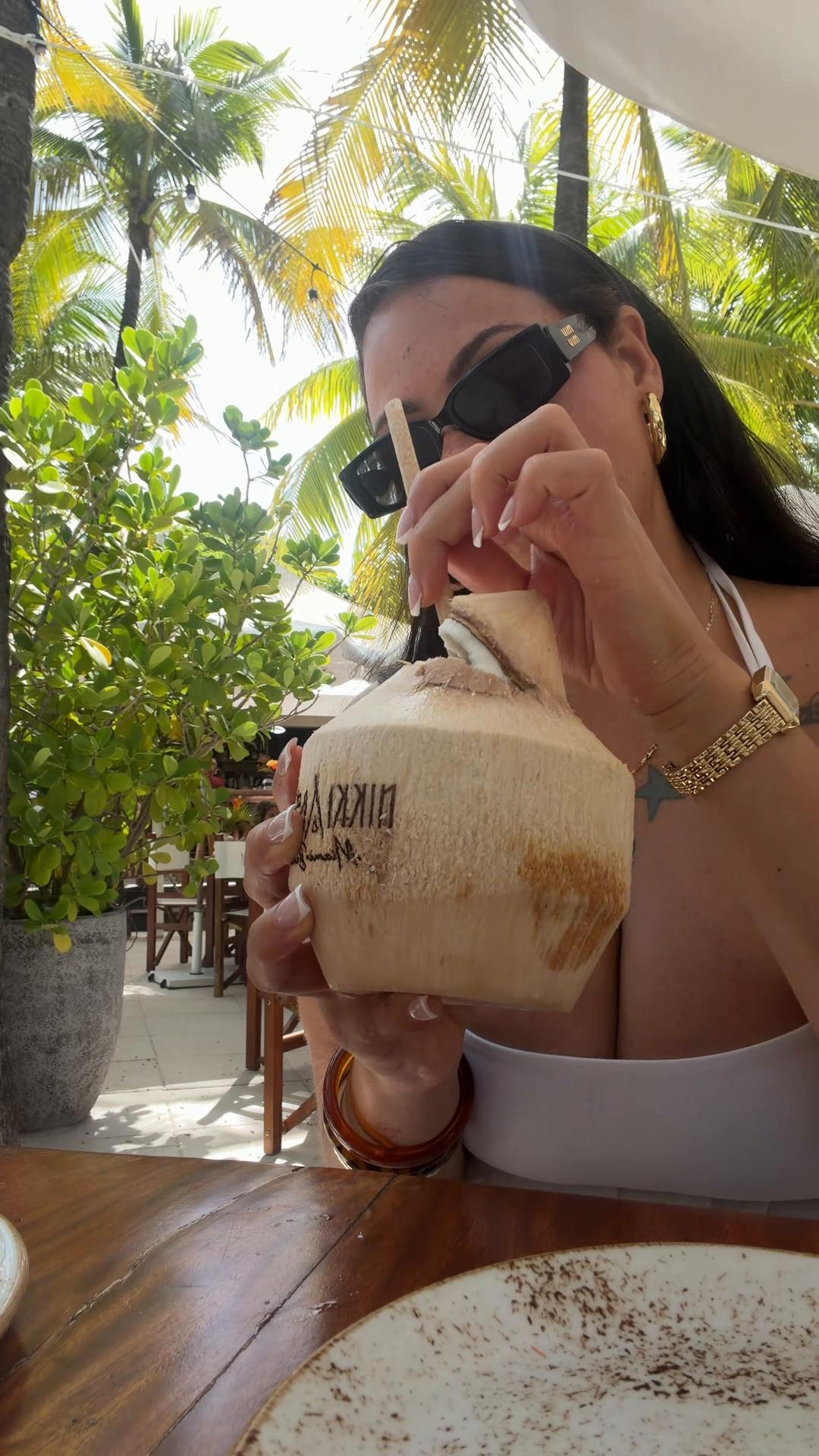 @West Coast Anna  🦋🥥