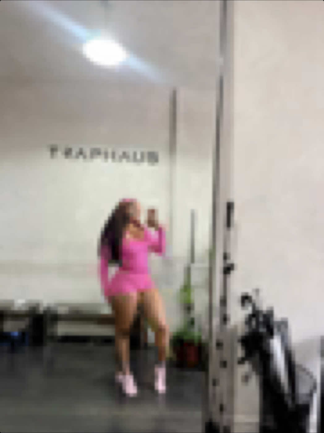 @Lee_