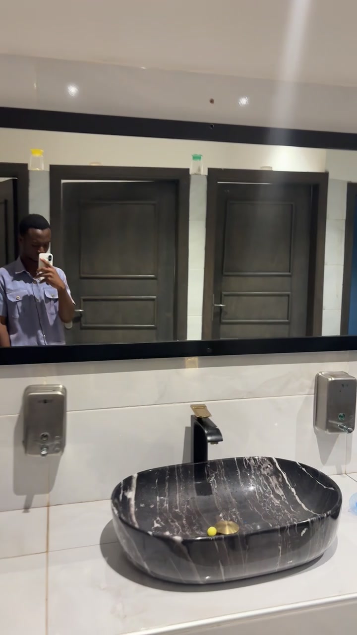 @. ๐ธโโโโ๐คก