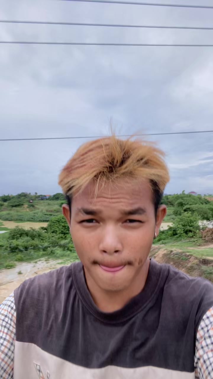 @បូរ ទំនើង