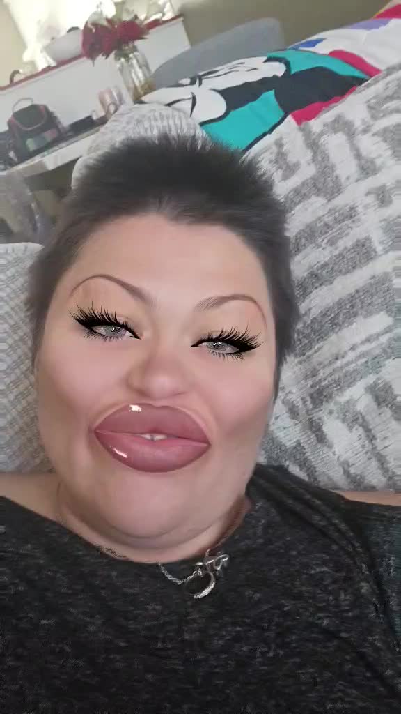 @ᑕᕼᗩᑎᗴᒪᒪᗴ ツ