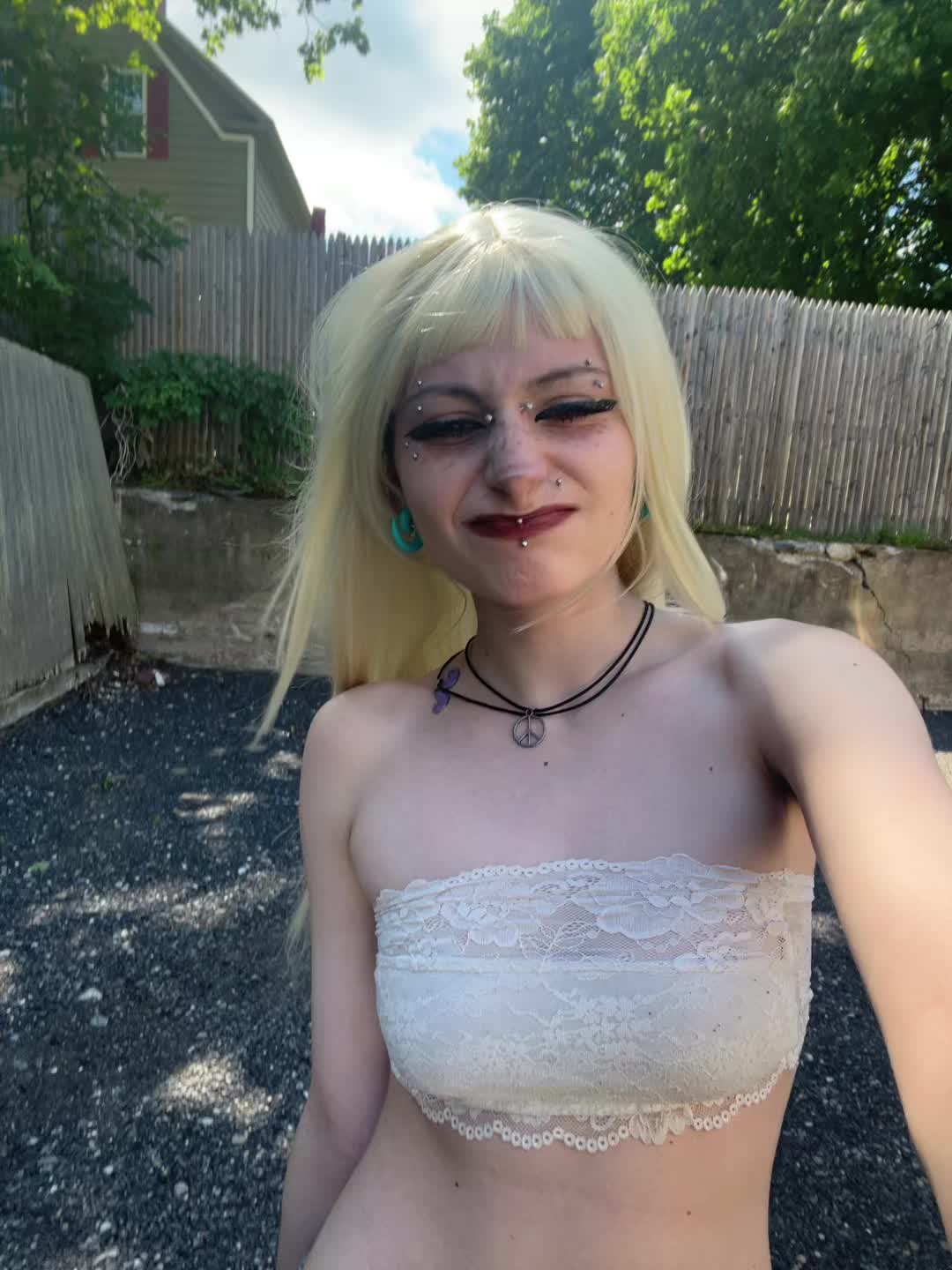 @delilah 🐝💛