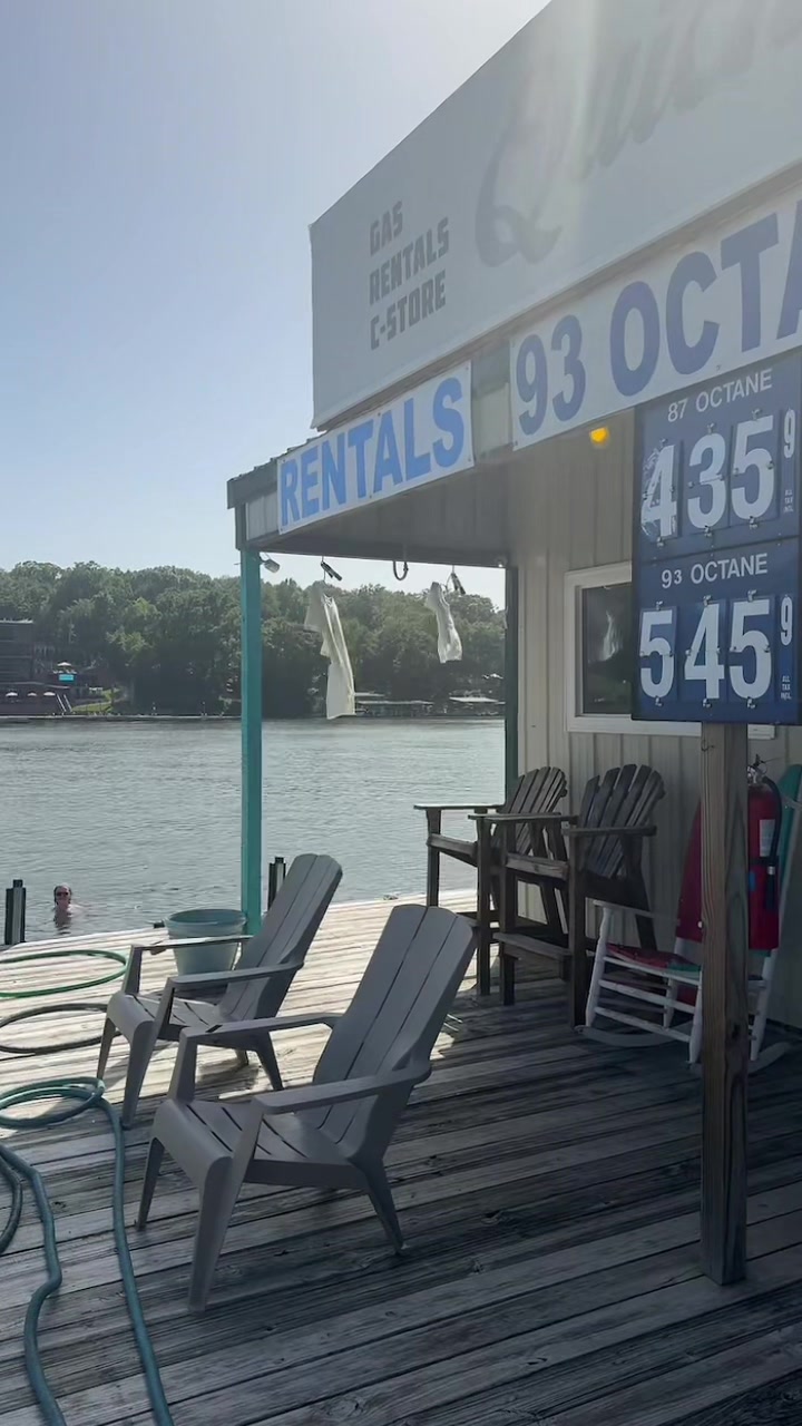 @Quicky’s Gas Dock